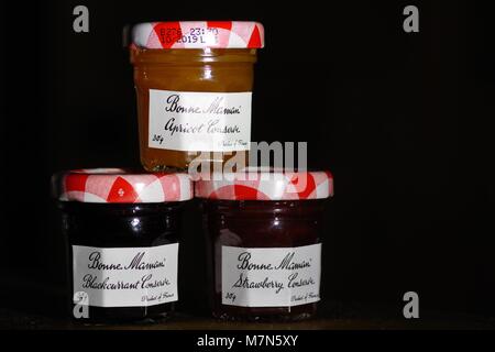 Mini Format Voyage Petit Déjeuner Confiture De Fruits Banque D