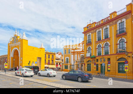 Séville, Espagne - Juin 08, 2017 : rues du centre-ville de Séville - la ville est la capitale et la plus grande ville de la communauté autonome d'Andalousie et Banque D'Images