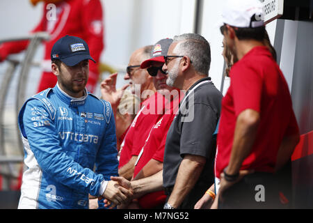 Saint Petersburg, Florida, USA. Mar 11, 2018. 11 mars 2018 - Saint Petersburg, Floride, USA : Ed Jones (10) est présenté à la foule pour le Grand Prix de Firestone à rues de Saint-Pétersbourg de Saint-Pétersbourg, à Saint-Pétersbourg, en Floride. Crédit : Justin R. Noe Asp Inc/ASP/ZUMA/Alamy Fil Live News Banque D'Images