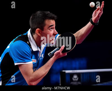 Doha. Mar 11, 2018. Hugo Calderano du Brésil sert pendant la finale du tournoi contre fan de la Chine à Zhendong ITTF World Tour Platinum, l'Open du Qatar dans la capitale du Qatar Doha le 11 mars 2018. Hugo Calderano a perdu 0-4. Credit : Nikku/Xinhua/Alamy Live News Banque D'Images