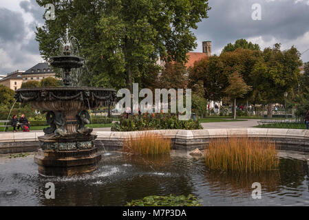 Belle fontaine de Volksgarten Vienne. Pris sur un matin de septembre ensoleillé Banque D'Images