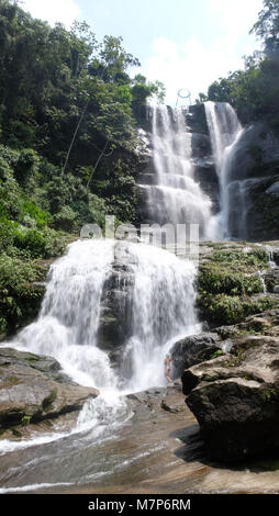 Cascade Cachoeira Veu da Noiva - Muriqui, Rio de Janeiro Brésil Banque D'Images