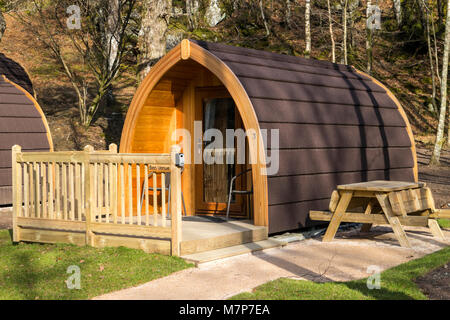 Du côté du Loch Eco Lodge (POD), Loch Katrine, Trossachs, l'Écosse. Banque D'Images