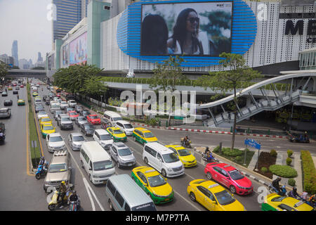 Le trafic dans le centre de Bangkok, Thaïlande Banque D'Images