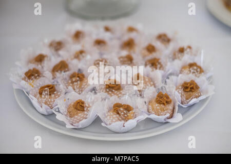 Brigadeiro bonbon pour les enfants du désert partie - Rio de Janeiro, Brésil Banque D'Images