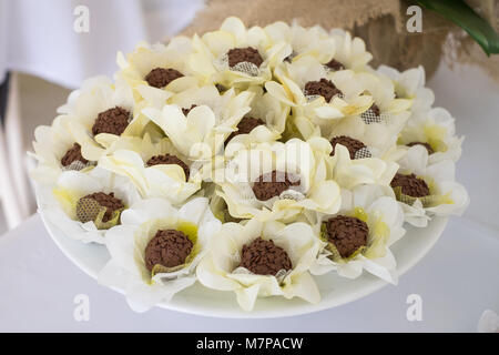 Brigadeiro bonbon pour les enfants du désert partie - Rio de Janeiro, Brésil Banque D'Images