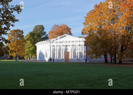 Saint-pétersbourg, Russie - le 16 octobre 2015 : en face de la construction de palais Yelagin cuisine dans une journée d'automne. Le bâtiment érigé en 181 Banque D'Images