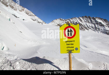 Attention pour les touristes, n'ont pas fermé l'accès à Jungfraujoch, Suisse Banque D'Images