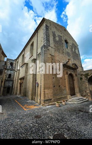 Fiumefreddo Bruzio street (l'un des plus beaux villages de l'Italie, sur la colline de montagne haut au-dessus de la côte de la mer Tyrrhénienne), province de Cosenza, Calabre, Banque D'Images