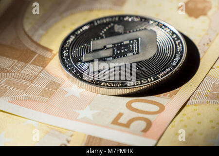 Plus de pièces Cryptocurrency billets ; coin Dash Banque D'Images