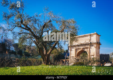 Arc de Titus sur la Via Sacra Voie romaine à Rome, Italie Banque D'Images