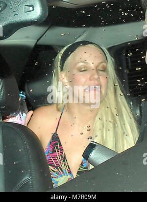 MIAMI BEACH - Floride - 19 décembre 2007 : Britney Spears a été aussi surpris que nous avons tous étaient sur la nouvelle de sa sœur, âgée de 16 ans, Jamie LynnÕs grossesse non planifiée avec son petit ami plus âgé. Maintenant, Spears ami et E ! Entertainment reporter Jason Kennedy raconte PerezHilton.com que BritneyÕs camp lui donna la déclaration exclusives suivantes : ÒBritney est au courant de l'actualité concernant la grossesse. LynnÕs Jamie Elle tient sa sœur rien mais le meilleur et demande d'intimité durant cette période.Ó Vie privée ? ? ? ? Jamie Lynn Spears et Lynne pimped out cette histoire sur la couverture de OK ! Magazine. Vous CANÕT DEMANDER Banque D'Images