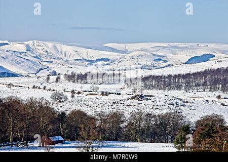 MAM TOR ET KINDERSCOUT PLATEAU SOMMITAL VU DE LONGSHAW DERBYSHIRE UK Banque D'Images