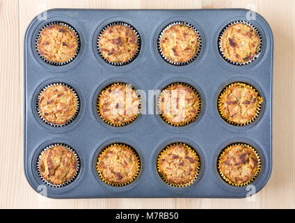 Muffins Noix de coco et de carottes maison. Banque D'Images