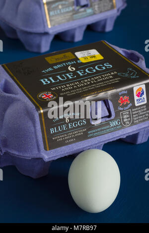 Les oeufs de poules bleu Britannique stockées sous la marque Aldi spécialement conçue et produite dans le Lincolnshire par LJ Fairburn et fils Banque D'Images