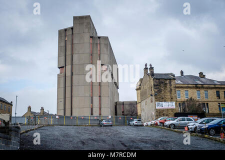 La construction controversée High Point à Bradford, West Yorkshire, Angleterre. Banque D'Images