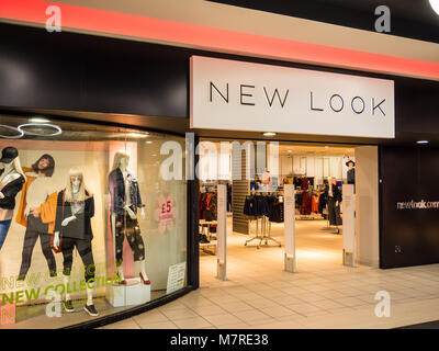 Nouveau look, magasin de Broad Street, Reading, Berkshire, Angleterre. Banque D'Images