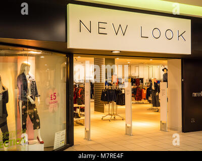 Nouveau look, magasin de Broad Street, Reading, Berkshire, Angleterre. Banque D'Images