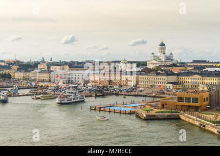 La ville d'Helsinki. Cathédrale Saint-nicolas et place du marché. Ici, c'est palais présidentiel et l'hôtel de ville Banque D'Images
