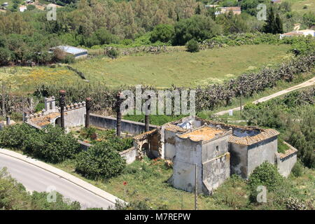 Grande maison en ruine avec bird's eye view Banque D'Images