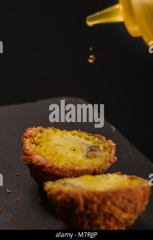 L'arancino Sicile avec Piacentino Ennese fromage et d'anchois Banque D'Images