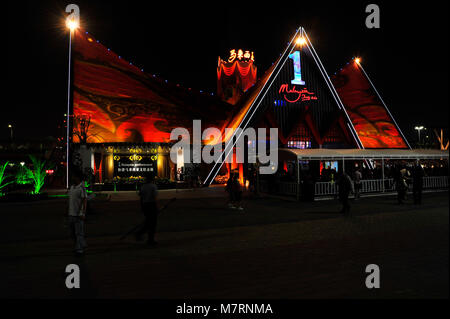 La Malaisie pavillon à l'Exposition Universelle 2010 de Shanghai, Chine, la nuit. Banque D'Images