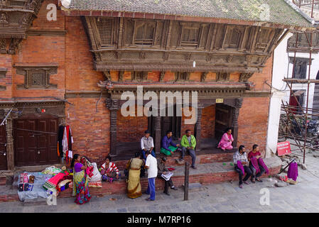 Katmandou, Népal - Oct 17, 2017. Les gens se détendre sur Durbar Square de Katmandou, Népal. Banque D'Images