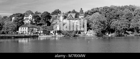 Newmillerdam, lac, d'un hangar à bateaux et environs, Wakefield, West Yorkshire, Royaume-Uni. Banque D'Images