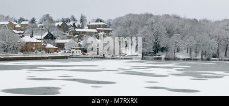 Newmillerdam, lac, d'un hangar à bateaux et environs, Wakefield, West Yorkshire, Royaume-Uni. Banque D'Images