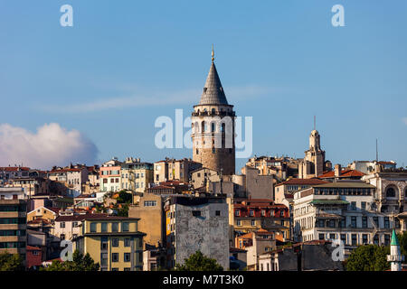 La Turquie, Istanbul, ville avec la tour de Galata dans quartier de Beyoglu. Banque D'Images