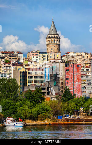 La Turquie, ville d'Istanbul, paysage urbain avec tour de Galata, le quartier de Beyoglu. Banque D'Images