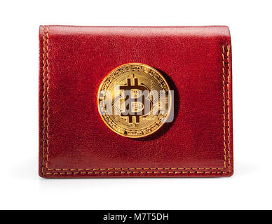 Pochette en cuir doré avec coin bitcoin, isolé sur le fond blanc, chemin de détourage inclus. Banque D'Images