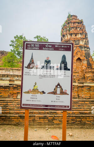 AYUTTHAYA, THAÏLANDE, février, 08, 2018 : vue extérieure du signe de l'information différents monuments situés à Wat Phra Si Sanphet fait partie de l'historikal Ayutthaya en Thaïlande Banque D'Images