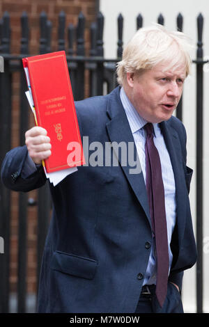 Londres, Royaume-Uni. 13 mars, 2018. Boris Johnson, Ministre des affaires étrangères et du Commonwealth, arrive au 10 Downing Street pour une réunion du Cabinet. Sujets de discussion devraient inclure l'attaque aux armes chimiques dans la région de Salisbury. Credit : Mark Kerrison/Alamy Live News Banque D'Images