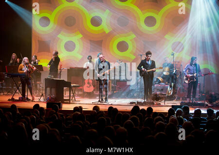 Manchester, UK. 12 mars, 2018. Pop rock band Belle and Sebastian en concert au Bridgewater Hall. Manchester, UK, 12 mars 2018. Crédit : John Bentley/Alamy Live News Banque D'Images