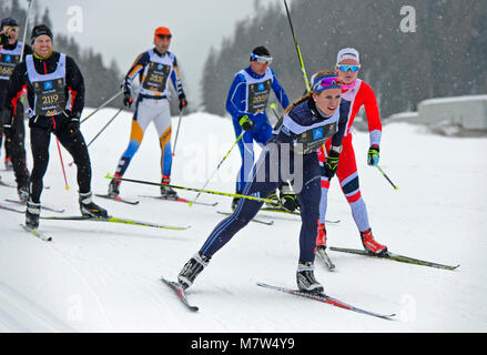 Les skieurs à l'Engadin Skimarathon 50e, 11 mars 2018, Saint-Moritz, Suisse Banque D'Images