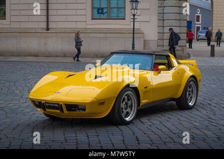 Ancienne Corvette jaune Banque D'Images