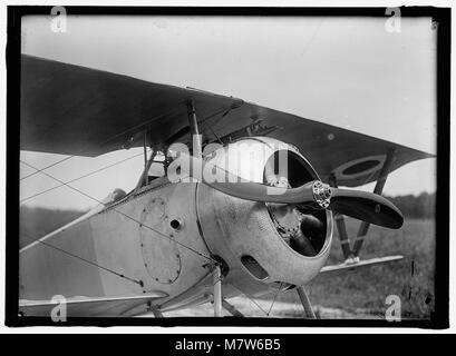 Une photographie d'un avion français Nieuport 17 à Langley Field, en Virginie, avec un moteur rotatif Gnome et une hélice Chauviere, mettant en évidence les premières technologies de l'aviation. Banque D'Images
