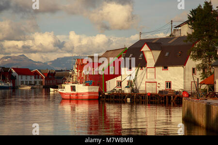 Kalvaag - un petit village de Bremanger Norvège - une fois que l'une des plus grandes communautés de pêcheurs de la côte, aujourd'hui une destination touristique attrayante Banque D'Images