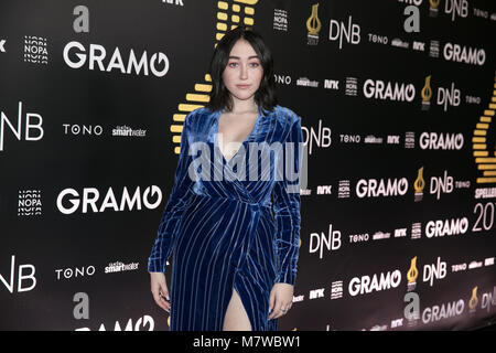 Norvège, Oslo - le 25 février 2018. L'actrice et chanteuse américaine Noah Cyrus vu au tapis rouge à la cérémonie des Grammy Awards, Norvégien Spellemannprisen 2017, à Oslo. (Photo crédit : Gonzales Photo - Stian S. Moller). Banque D'Images