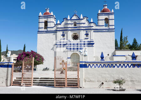 Matatlan, Oaxaca, Mexique, Amérique du Nord. Église de Santiago. Banque D'Images