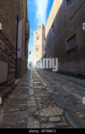 Ruelle de la vieille ville, province de Trapani, Erice, Sicile, Italie Banque D'Images