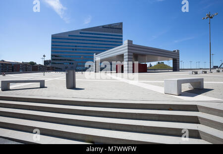 Gino Valle Square, qui abrite de nombreux édifices modernes tels que 'Casa Milan' L.G. de composants électroniques et de l'assurance-Vittoria, Milan, Italie Banque D'Images