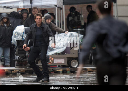 Tom Cruise lors du tournage à sec permet de Mission Impossible à Londres. Dans ces scènes, il peut être vu à partir d'une inconnu. Avec : Tom Cruise Où : London, Royaume-Uni Quand : 10 février 2018 Source : WENN.com Banque D'Images