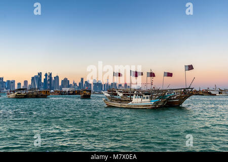 Les dhows sur la Corniche à Doha Banque D'Images