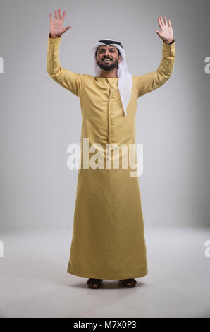 Bel homme arabe des portraits en studio Banque D'Images