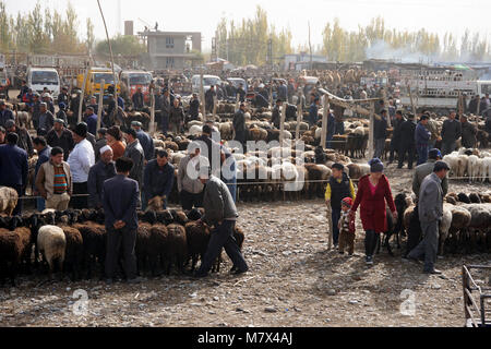 Au grand marché du dimanche de Kashgar, Xinjiang, Chine Banque D'Images