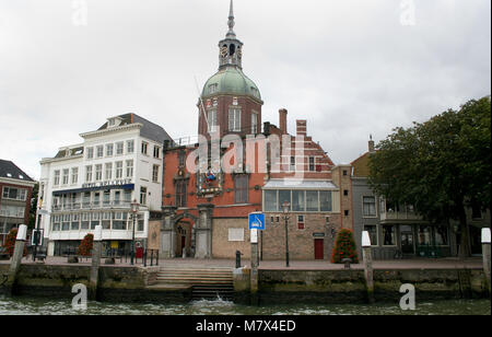 Pays-bas,South Holland,Dordrecht , juin 2016 : La Groothoofdspoort est une ancienne porte de la ville de Dordrecht Banque D'Images