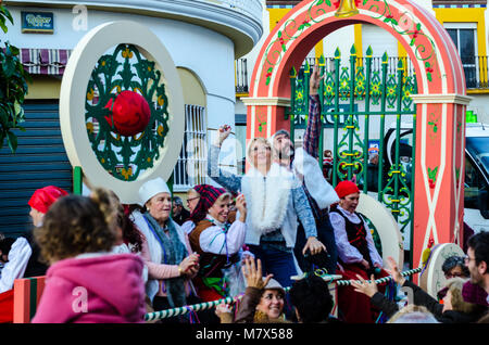 VELEZ-Malaga, Espagne - 5 janvier 2018 défilé à l'occasion de l'Epiphanie, maison de vacances dans la province de Malaga, maison de jour, une procession Banque D'Images