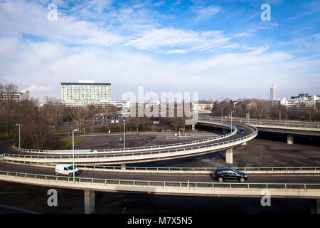 Allemagne, Cologne, les routes d'accès au pont du Zoo dans le quartier Deutz. Deutschland, Koeln, Zoobruecke Auffahrten zur im Stadtteil Deutz. Banque D'Images